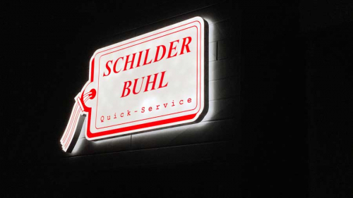 03-lichtwerbung-beleuchtet