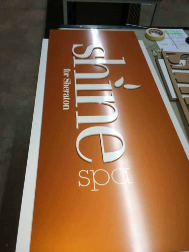 Aluminiumbuchstaben erhaben