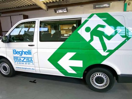 Autobeschriftung mit Folienplott für VW Transporter