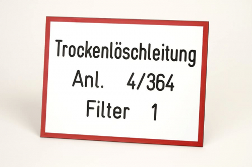 dreischichtmaterial-kunststoff-graviert