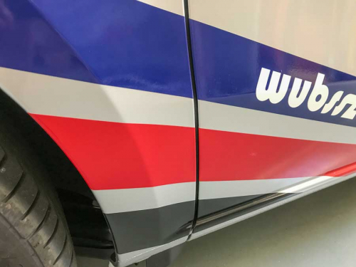 Fahrzeugfolierung mit Streifen