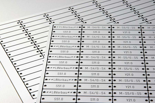 gravierte-kunststoffschilder