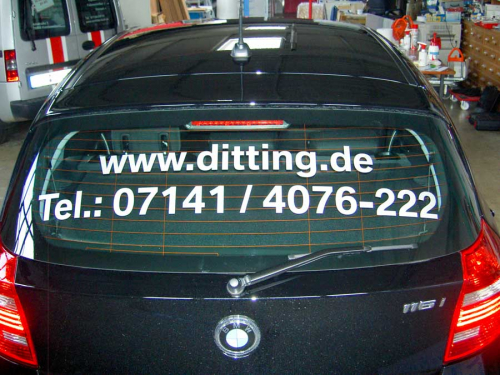 Heckscheibenbeschriftung bei SCHILDER BUHL in Kornwestheim (Stuttgart)