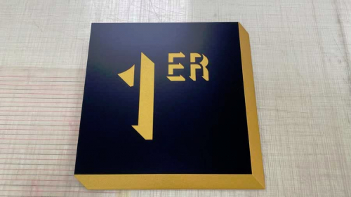 Hotelschild lackiert