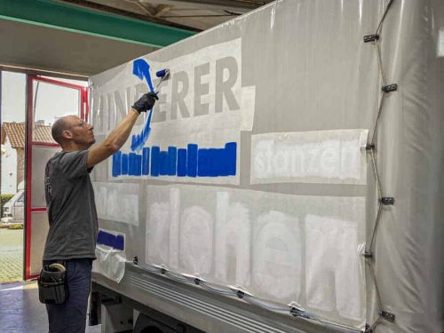 Planenbeschriftung für VW Crafter Pritsche, gewalzt