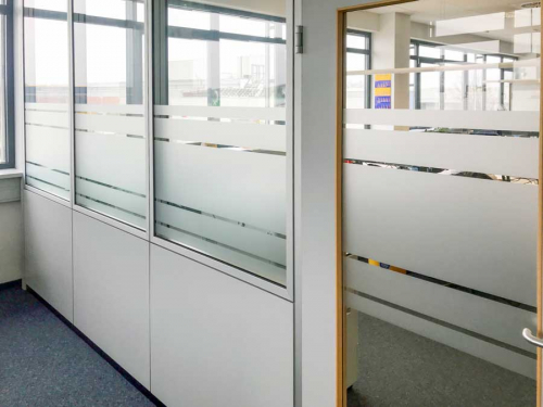 sandstrahlfolie-buero-streifen